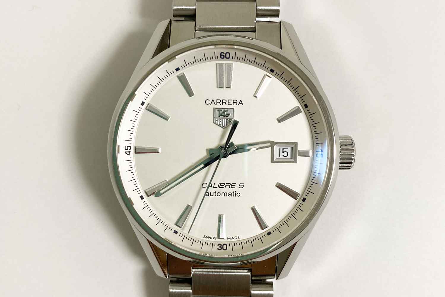初めての機械式時計にタグホイヤー人気モデル「カレラ キャリバー5」を 