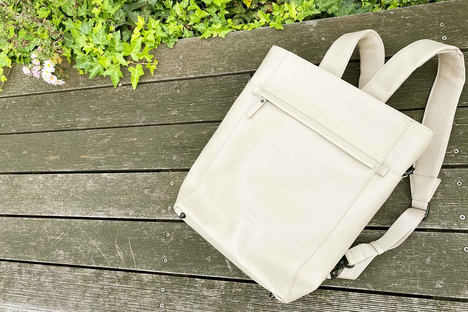 女性の普段使いバッグにガストンルーガ『トーテ』デューンカラーが素敵！【PR】